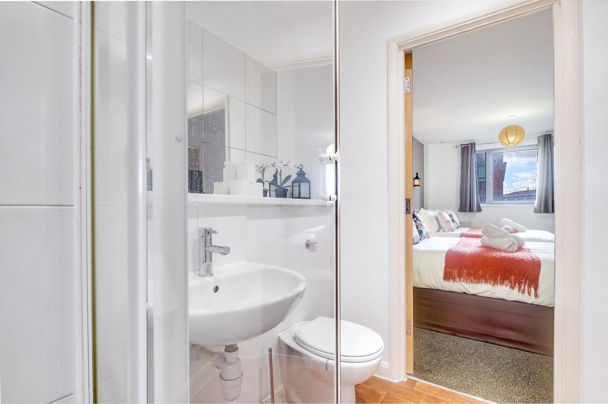 Anime Suite - Central And Free Parking With Netflix Birmingham Exteriör bild