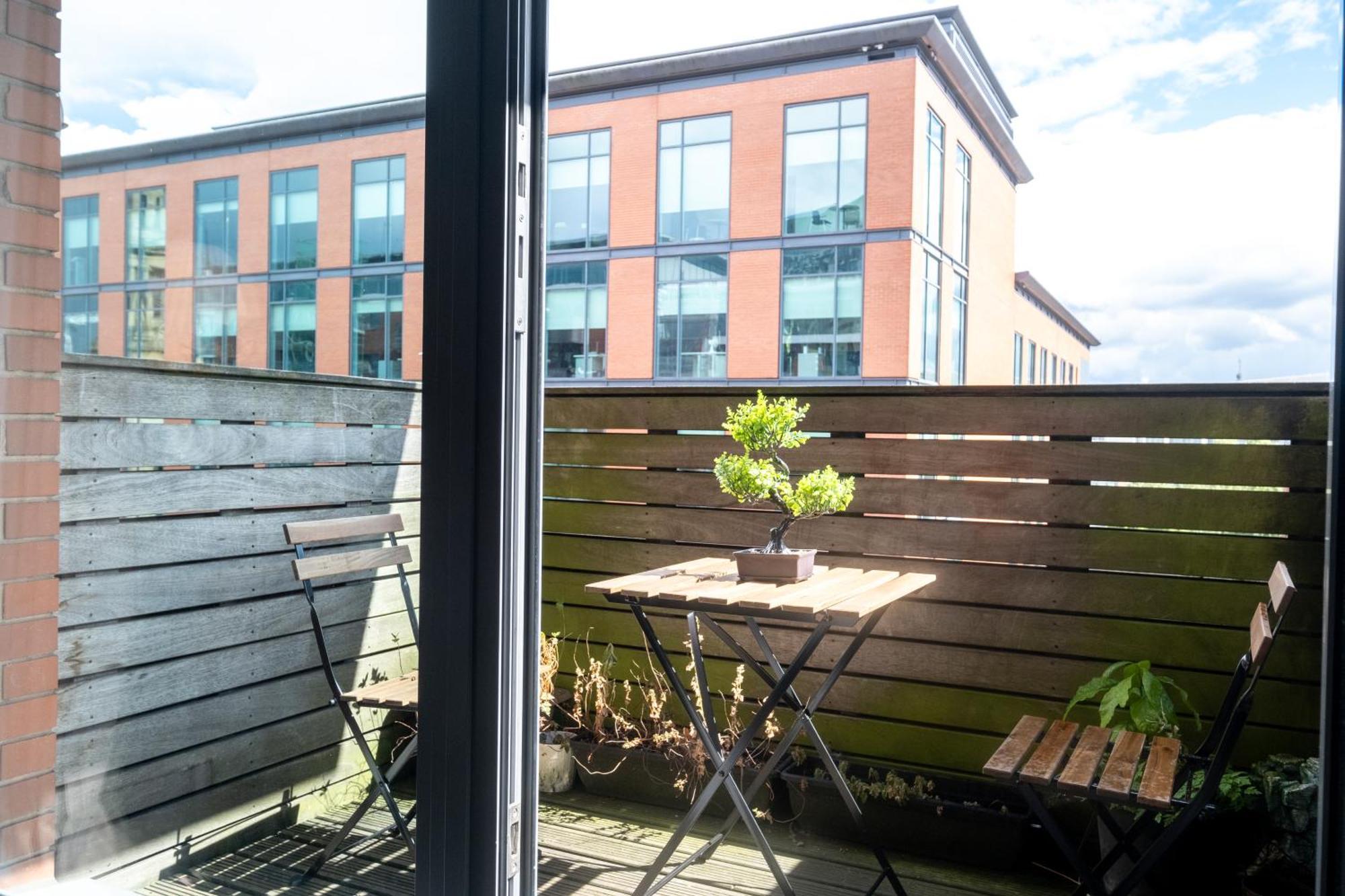 Anime Suite - Central And Free Parking With Netflix Birmingham Exteriör bild