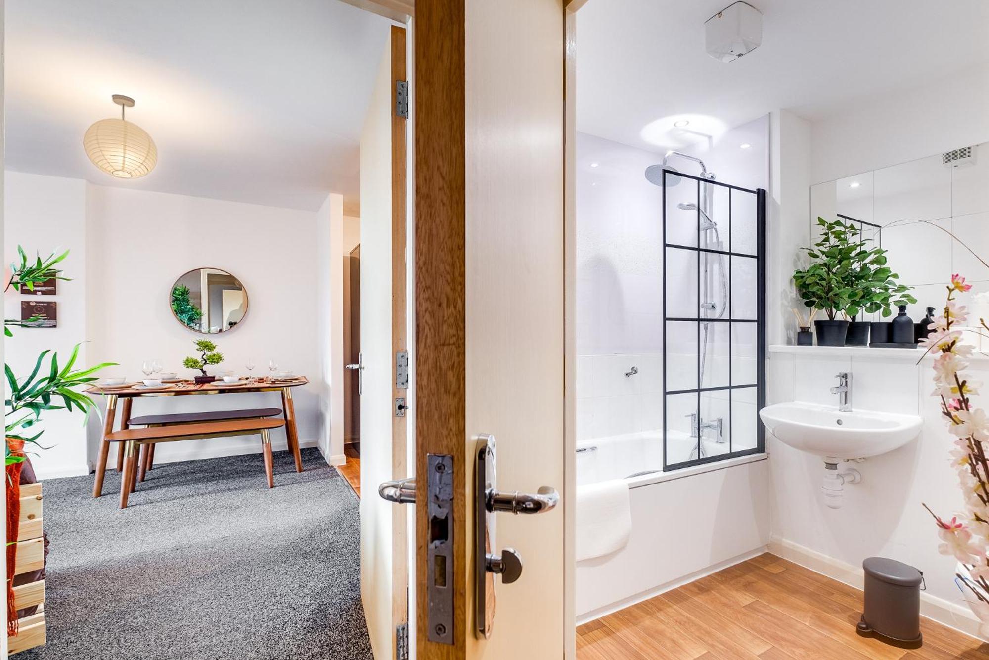 Anime Suite - Central And Free Parking With Netflix Birmingham Exteriör bild